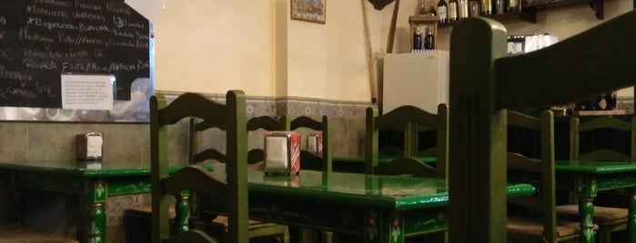 Bar La Botica is one of Tapas malaga provincia.