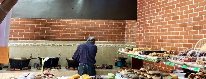 Dulcería Hernández (Calidad con más de 100 años de tradición) is one of Locais salvos de Cynthia.