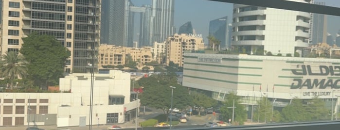 DoubleTree by Hilton Dubai - Business Bay is one of Lieux qui ont plu à Ronald.