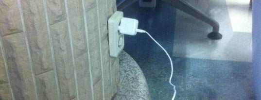 Gate 39 is one of Places to charge your phone.