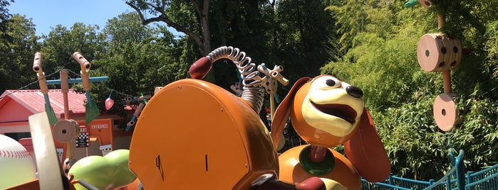 Slinky Dog Zigzag Spin is one of Disneyland Paris Resort part 1.