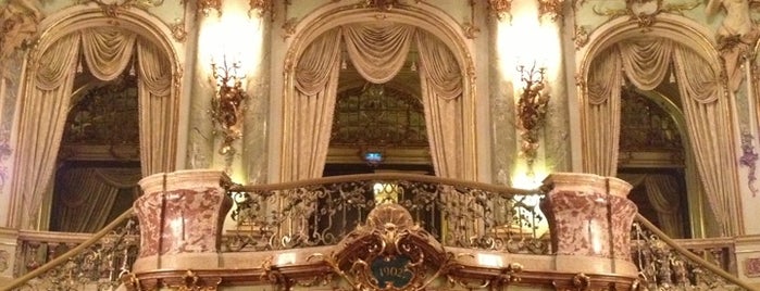 Hessisches Staatstheater is one of Tempat yang Disimpan Ann.