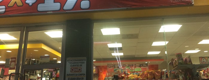 Oxxo is one of Lugares favoritos de Angeles.