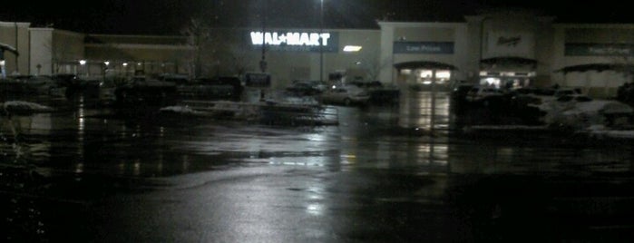 Walmart Supercenter is one of Posti che sono piaciuti a Michael.