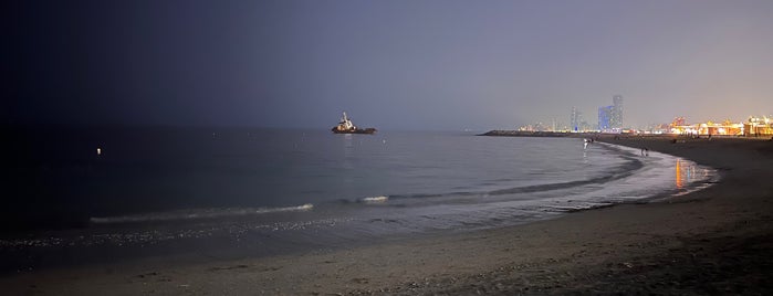 Sharjah Beach is one of Lugares favoritos de Mohamed.