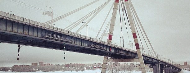 Октябрьский мост is one of สถานที่ที่ Taras ถูกใจ.