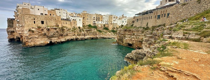 Polignano a Mare is one of Apulien.