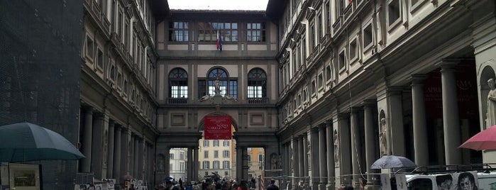 Piazzale degli Uffizi is one of My vacation @ IT.