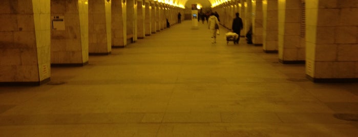 Метро «Проспект Просвещения» is one of St. Petersburg Subway.