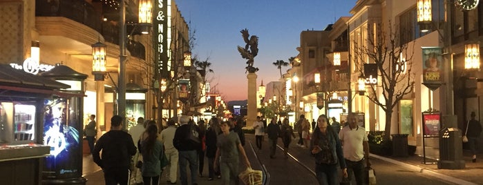 The Grove is one of k&kさんのお気に入りスポット.
