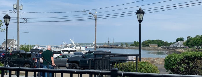 Anna's Harborside Grille is one of Good Eats.