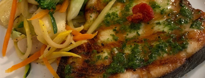 Robertos Italian Restaurant is one of Must-visit Food in Ogunquit.