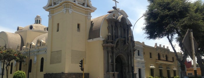 Parroquia La Santísima Cruz is one of Iglesias y horarios de misas.