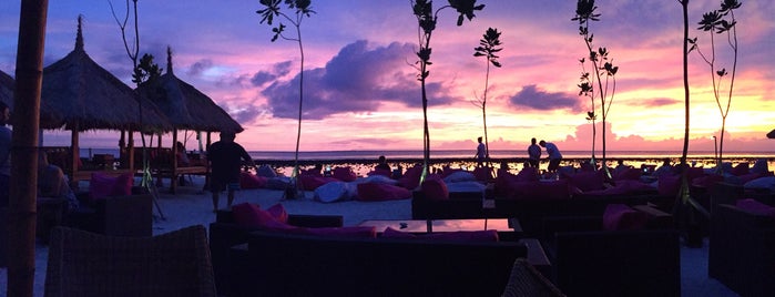 Paradise Sunset Bar is one of Gili.