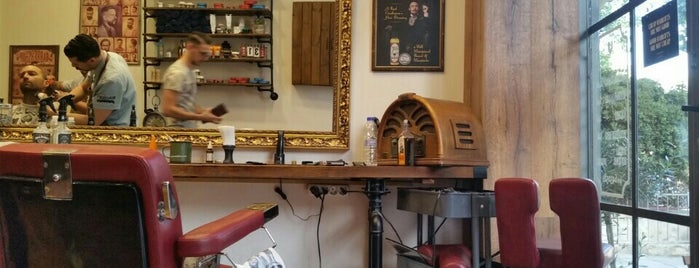 Rooster's Barbershop is one of Iraklis'in Kaydettiği Mekanlar.