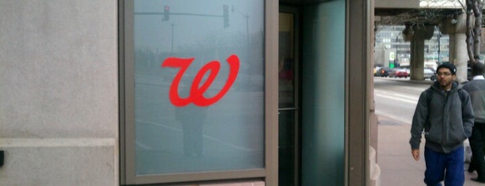 Walgreens is one of สถานที่ที่ Xinnie ถูกใจ.