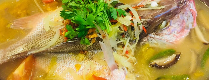 华海鲜 Huah Seafood is one of Lugares favoritos de Melvin.