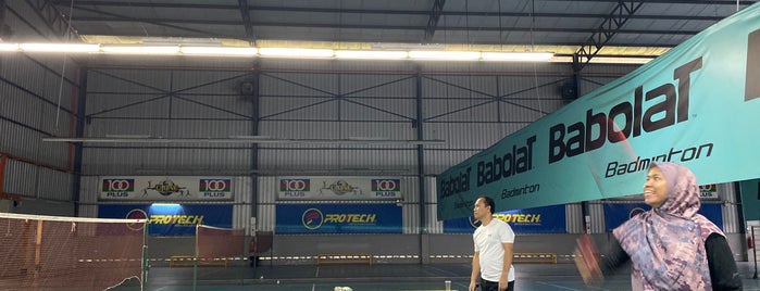 U One Sport Centre is one of Badminton paradise and futsal.