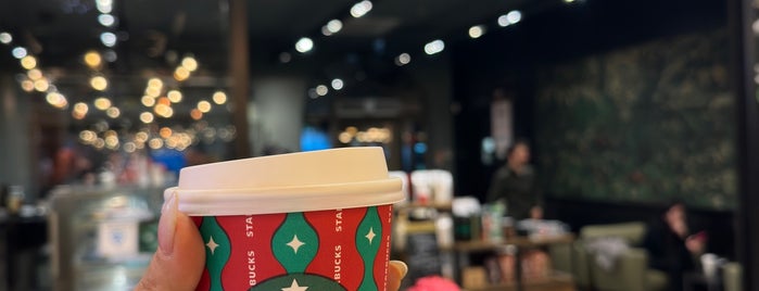 Starbucks is one of Orte, die Dilek gefallen.