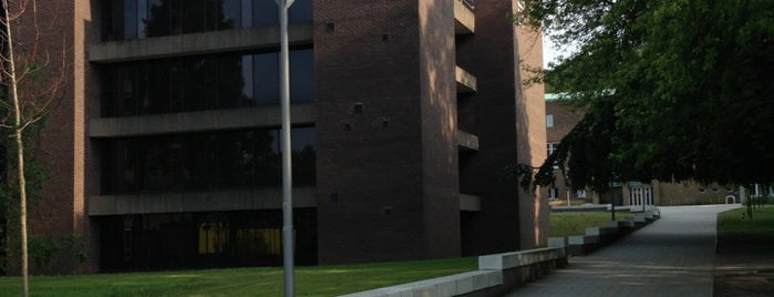 Durham University Bill Bryson Library is one of สถานที่ที่ Carl ถูกใจ.