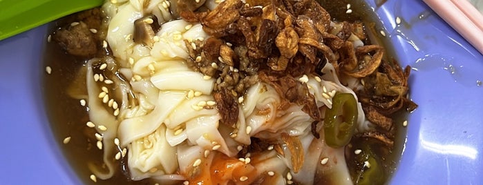 Kedai Kopi Sin Yoon Loong (新源隆茶餐室) is one of Ipoh food and drinks.