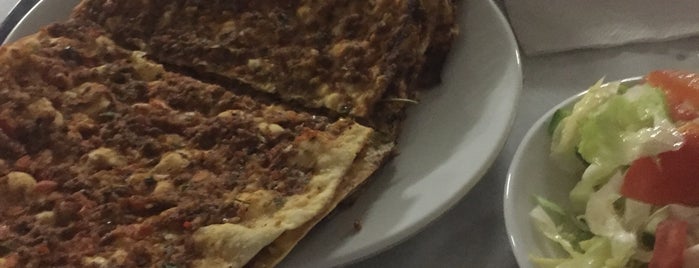 Damla Lahmacun is one of İstanbul yemek.