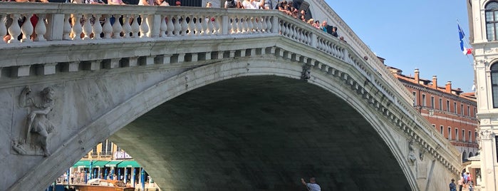 Ponte di Rialto is one of Daisyさんのお気に入りスポット.