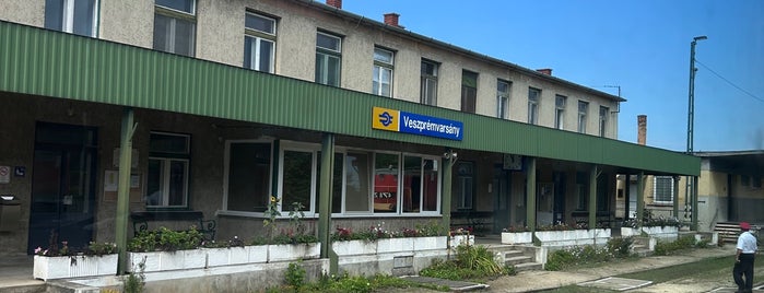 Veszprémvarsány vasútállomás is one of 11-es vasútvonal -Bakonyvasút-.