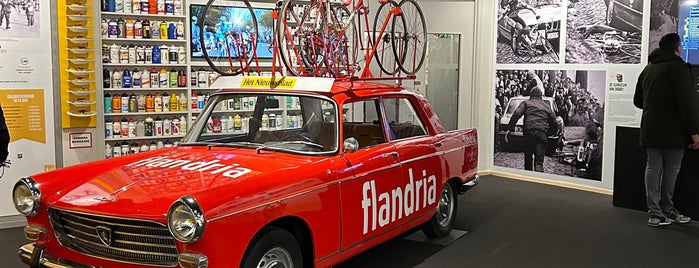 Centrum Ronde van Vlaanderen is one of Radsport.