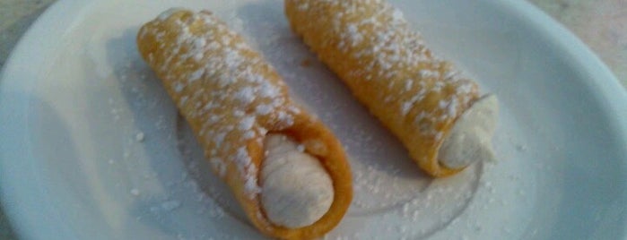 Cannoli Caffé is one of Pendientes.
