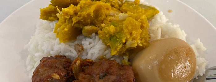 Par Daeng Thai Street Food is one of Aroi Banglumpoo.