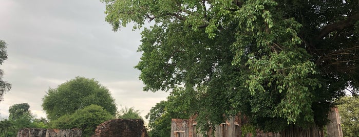 Kraison Siharat Hall is one of Lopburi.