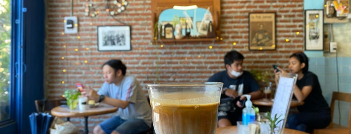 Cosmic Cafe is one of ประจวบคีรีขันธ์, หัวหิน, ชะอำ, เพชรบุรี.