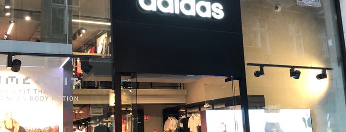 Adidas Concept Store is one of Lieux qui ont plu à Martin.