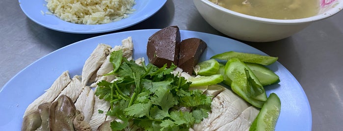 ข้าวมันไก่รุ่งเรืองอาหาร is one of BKK_Food Stall, Street Food.