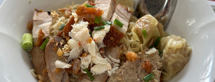 บุญเลิศ บะหมี่เกี๊ยว-ข้าวหมูแดง is one of 20 favorite restaurants.