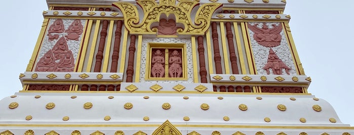 Phra That Renu Nakhon is one of Tempat yang Disukai Yodpha.