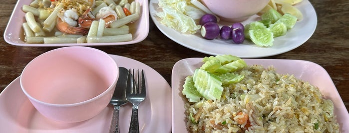 ร้านลุงลอยป่าลั่น is one of eat in Thailand.