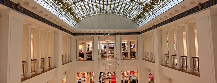 GALERIA is one of Shoppen.