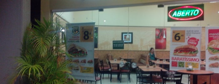 Subway is one of The 15 Best Places That Are Good for a Late Night in Salvador.