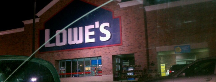 Lowe's is one of Tempat yang Disukai Nicodemus.
