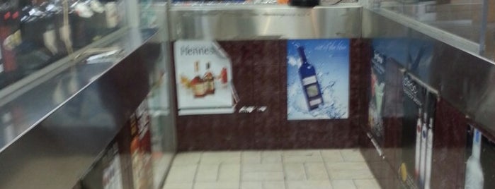 Liquor & Wines is one of E'nin Beğendiği Mekanlar.