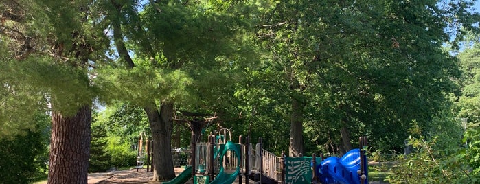 Auburndale Park is one of Lugares favoritos de Joel.