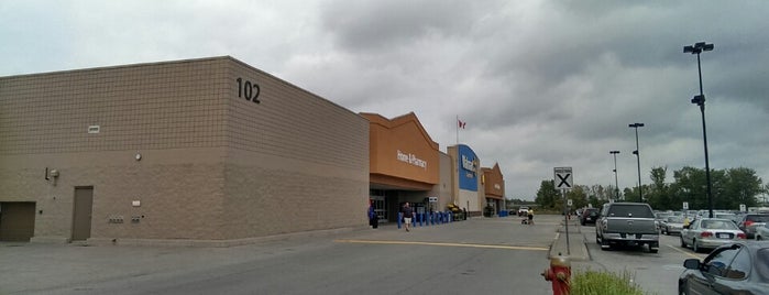 Walmart is one of Locais salvos de Spandy.