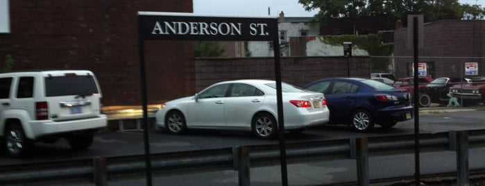 NJT - Anderson Street Station (PVL) is one of Denise D.'ın Beğendiği Mekanlar.