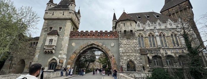 Castillo de Vajdahunyad is one of Budapeste Gezi.