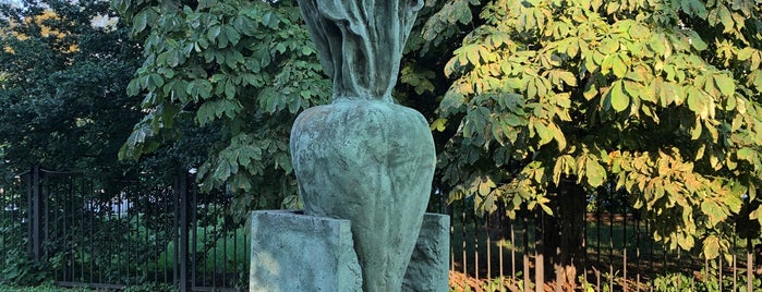 Пам'ятник буряку is one of Памятники Киева / Statues of Kiev.