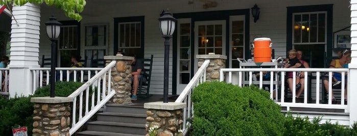 Applewood Farmhouse Restaurant & Grill is one of Places I've Been.