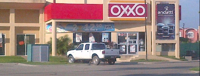 OXXO Gaviotas is one of สถานที่ที่ Angel ถูกใจ.
