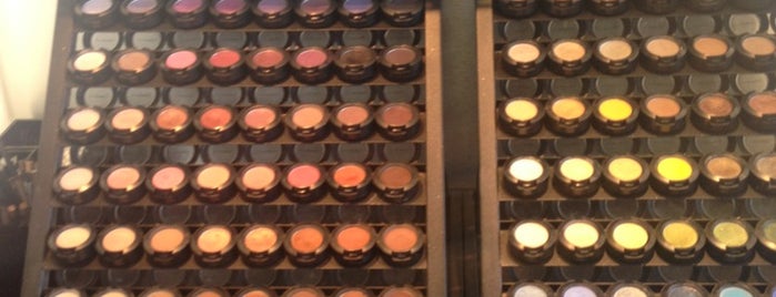 MAC Cosmetics is one of Paige'nin Beğendiği Mekanlar.